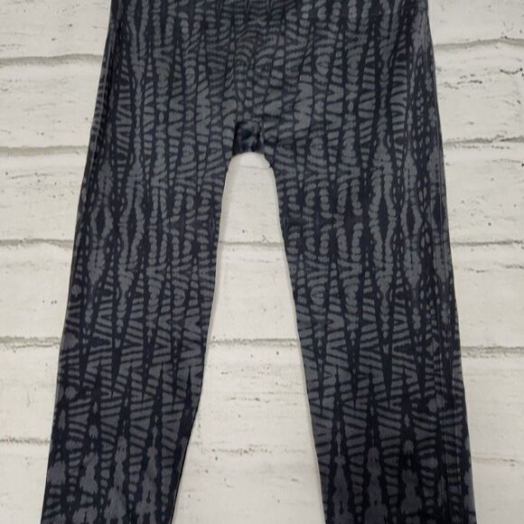 Spanx Look At Me Now Active Women's Gray Black Cropped Capri Leggings Size 1X - Picture 6 of 10